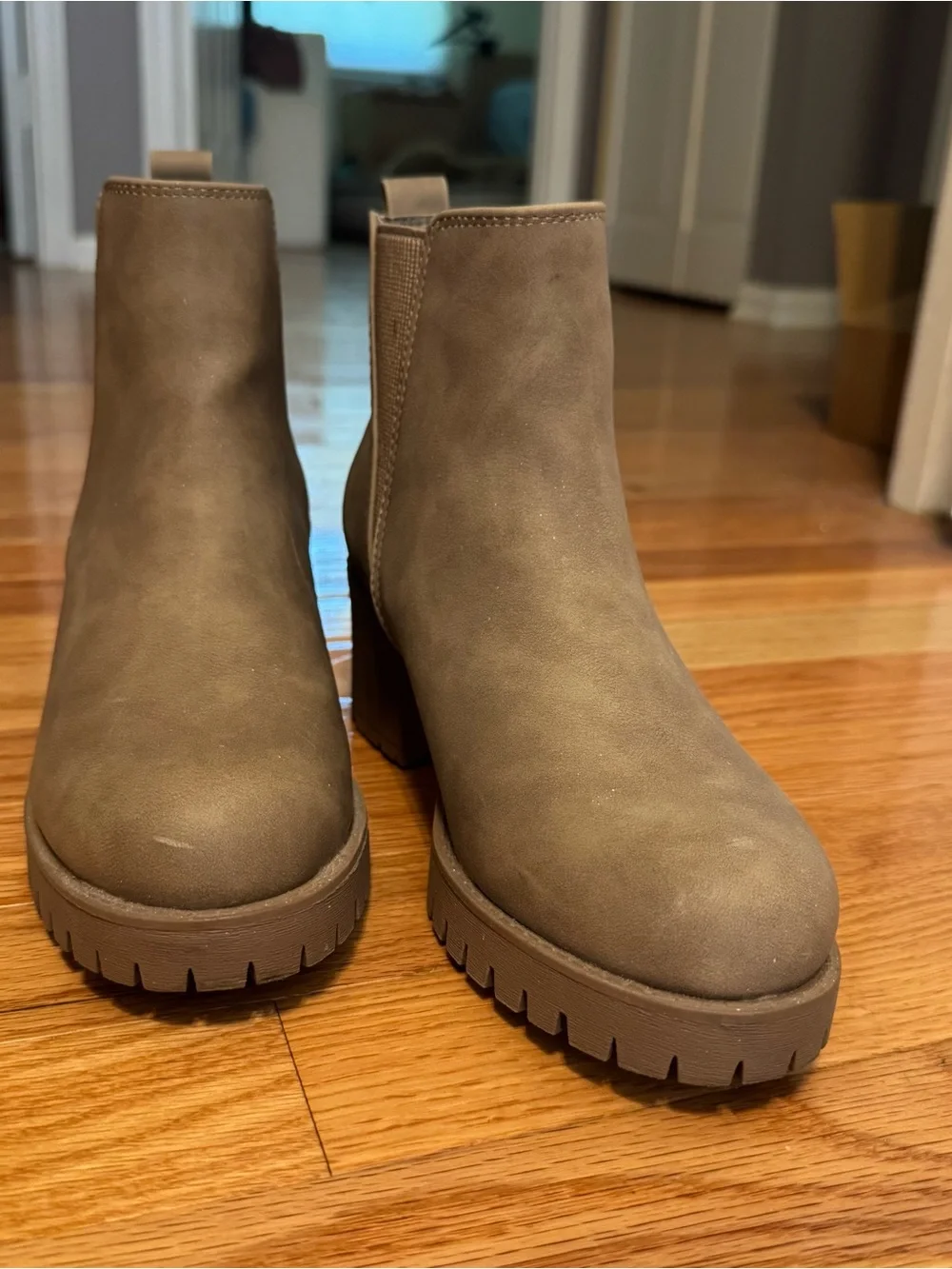 MIA Taupe Women's Chelsea Lug Sole Ankle Boots - Size 6.5